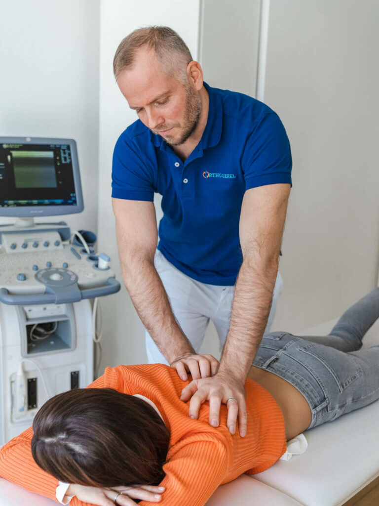Orthopäde Dr. Wunderlich behandelt in seiner Privatpraxis in München einen Privatpatienten!